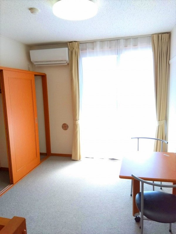 レオパレスMAモールの居間・リビング