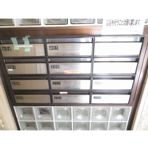 ライオンズマンション北千住第２の外観|メールボックス