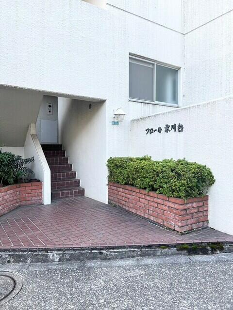 フロール氷川台のエントランス