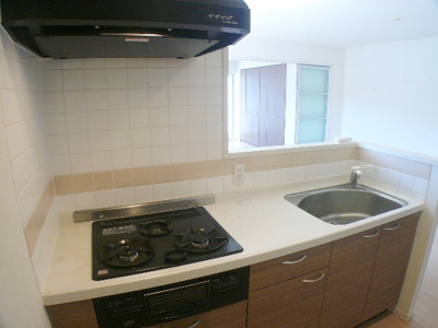 ３口ガスコンロのシステムキッチンで料理もはかどります♪