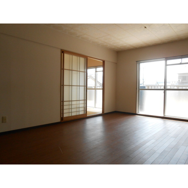 岐阜市鷺山東１丁目のアパートの居間・リビング|ＬＤＫ14帖