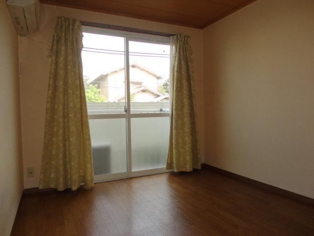 サムハイツの居間・リビング