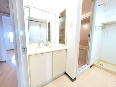 【独立洗面台】 | エステム堺萩原天神 | 使い勝手の良い洗面所です！
髪のセットやお化粧もストレスなくこなせ、朝から気分良く通勤通学に向かえそうですね！