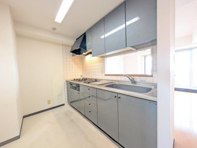 【キッチン】 | エステム堺萩原天神 | ご夫婦や親子での料理をする時間が楽しくなる使い勝手の良い、広いワークトップ♪