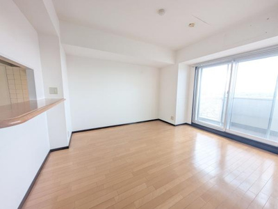 【居間・リビング】 | エステム堺萩原天神 | 室内にいても、たっぷりの陽光と爽やかな風を感じて頂けます！
ご家族と穏やかに過ごす、心地の良い時間が流れます。