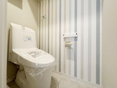 【トイレ】 | エンゼルハイム上野芝 | タオルフォルダーも付いておりそのまま手洗いもできます。