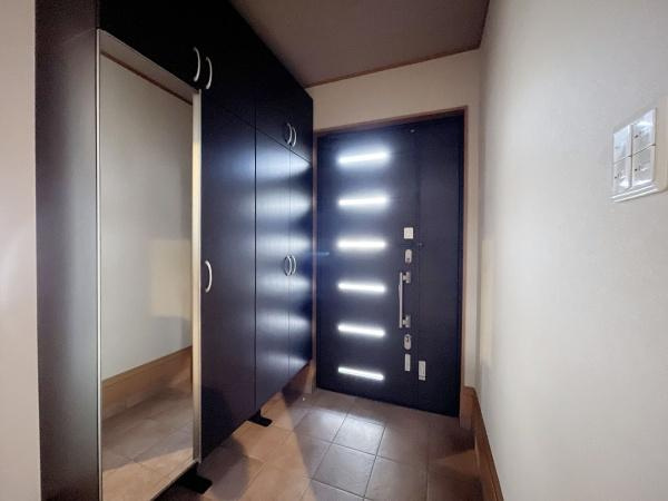 【玄関】 | シュークロークもあるので、靴がたくさんあっても安心！気持ちの良い朝は、毎日ここからスタートしていきます♪