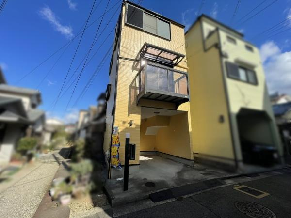 【前面道路含む現地写真】 | 周辺には、コンビニやスーパーなどの生活に便利な施設が揃っております♪