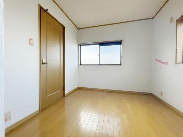 【子供部屋】 | 充分な広さと収納機能を備えた部屋はお子様の自発性と成長を促します。お子様の成長を支える、勉強や好きなことに没頭する学びの空間にどうぞ。