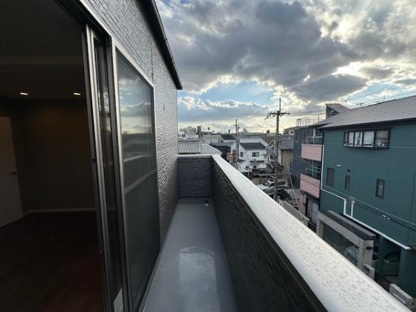 【バルコニー】