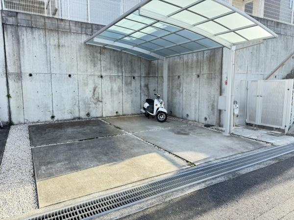 【駐車場】