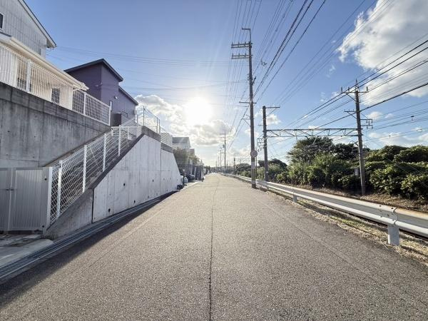【前面道路含む現地写真】
