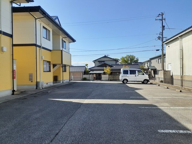 メゾン・アンソレイエⅡＢの駐車場|カースペースがあります
