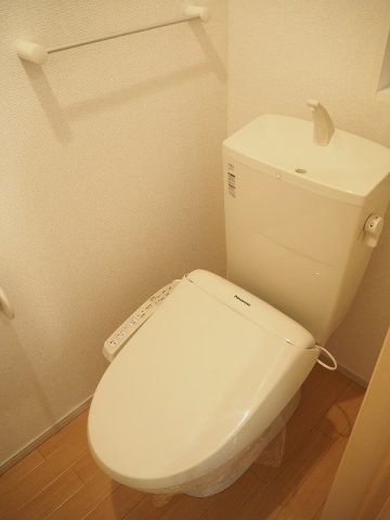 ネオファースト西新庄のトイレ|シンプルで使いやすいトイレです