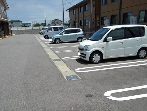 エクラデ　ジュールⅡの駐車場|カースペースがあります