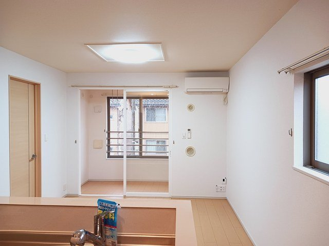 エクラデ　ジュールⅡの居間・リビング|ゆったりとした居間です