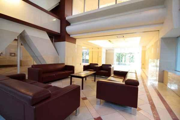 リバーガーデンECOシティアリスの森のエントランス|待合にちょうどいい場所ですね