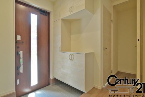 リーブルガーデン南京終町 １号棟 ／新築一戸建の内観：施工例|■玄関には大容量シューズボックス完備！■