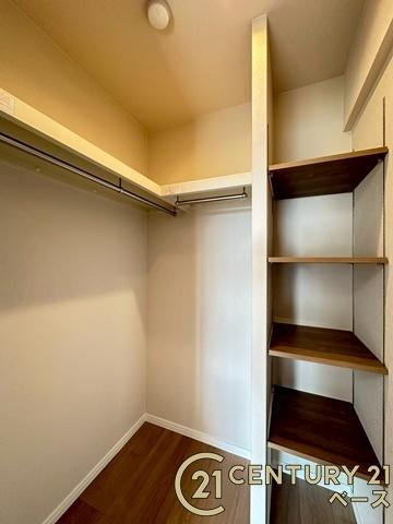 グランドメゾン大和郡山の収納|■現地撮影写真■冬物のコートや季節のものなどたくさんしまえる広さ！