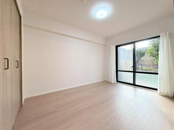 マイキャッスル三ツ境2の洋室|洋室６帖！バルコニーに面しているお部屋です！