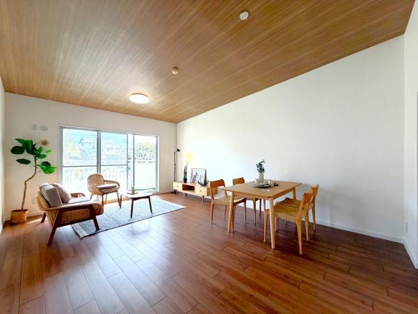 メゾン横浜能見台Ｂ棟の居間・リビング