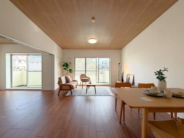 メゾン横浜能見台Ｂ棟の居間・リビング