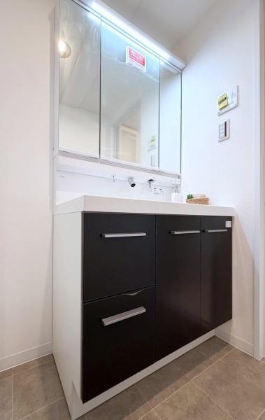 メゾン横浜能見台Ｂ棟の独立洗面台