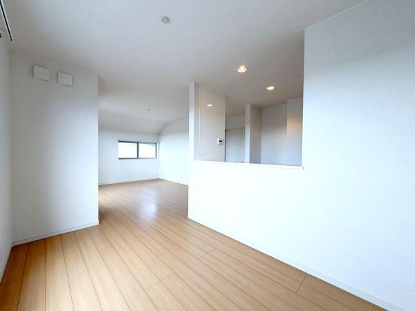 横浜市磯子区杉田８丁目の中古一戸建の居間・リビング