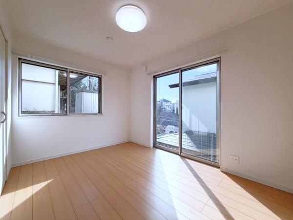 横浜市磯子区杉田８丁目の中古一戸建の寝室
