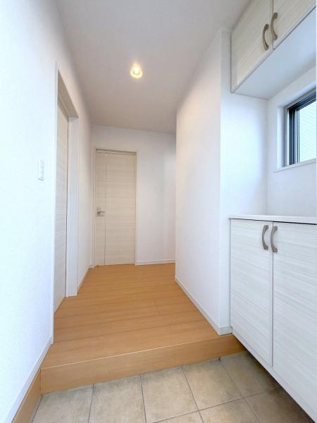 横浜市磯子区杉田８丁目の中古一戸建の玄関