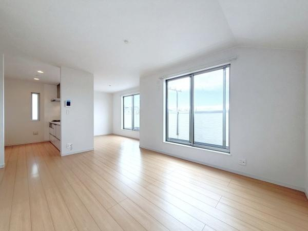 横浜市磯子区杉田８丁目の中古一戸建の居間・リビング
