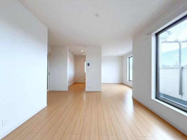 横浜市磯子区杉田８丁目の中古一戸建の居間・リビング