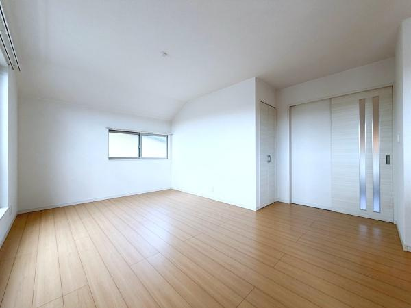横浜市磯子区杉田８丁目の中古一戸建の居間・リビング