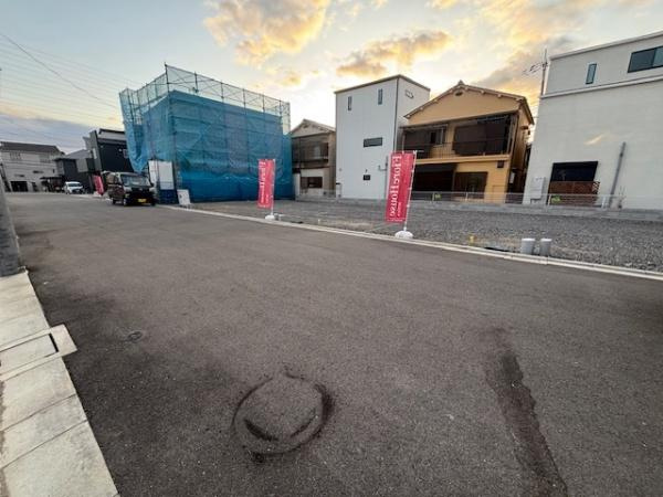 【前面道路含む現地写真】