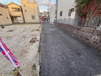 【前面道路含む現地写真】