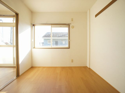 【寝室】 | アーバンハイツＢ | 清潔感のあるきれいな洋間です♪