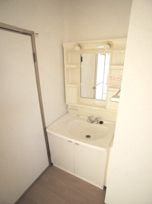 【洗面所】 | アーバンハイツＢ | 洗面化粧台と洗濯機置き場があります♪