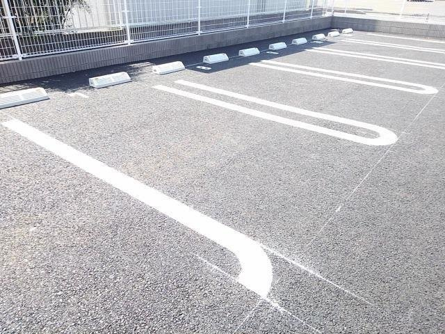 フォルシュ　グランツの駐車場