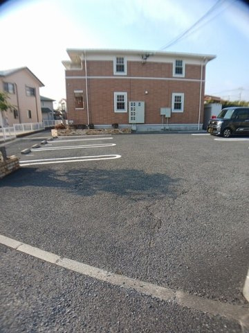 マリンブリーズⅡの駐車場