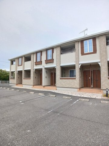 シャー・ヴィラージュＢの駐車場