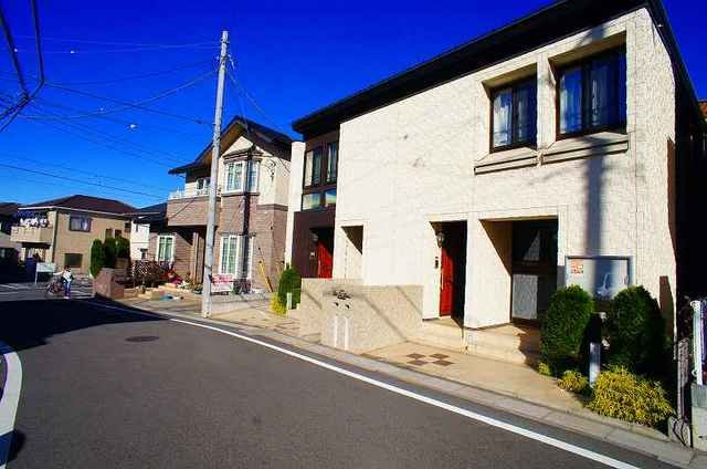 エスト　ラルーチェ