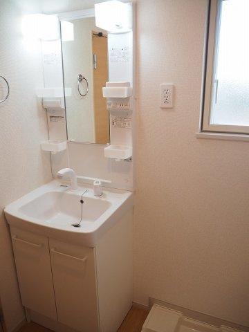 ネオファースト西新庄の洗面所