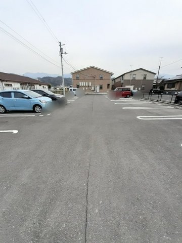 アルフヘイムの駐車場