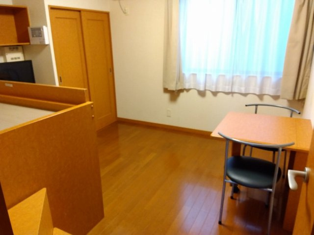 レオパレスＳｈｉｋｏｋｕ中央の居間・リビング