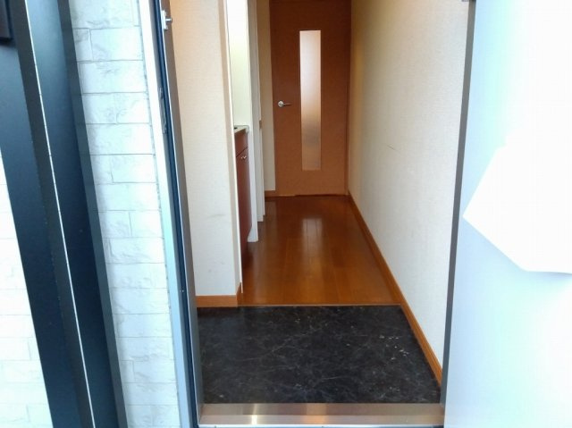 レオパレスＳｈｉｋｏｋｕ中央の玄関