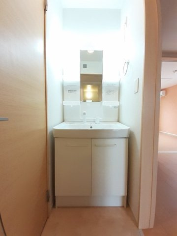 ボヌール　Ⅱの洗面所|忙しい朝には欠かせない洗面所です