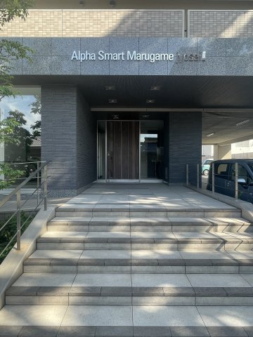 アルファスマート丸亀城西Ⅱのエントランス