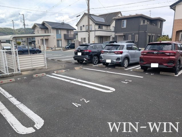 アンベル・ルピナスの駐車場