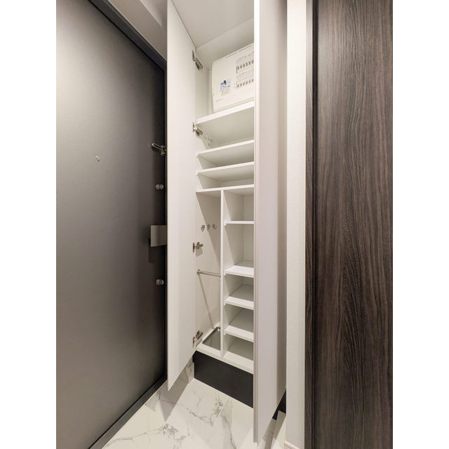 ACP Residence 新江古田の玄関|靴箱