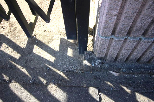 小山市城東3丁目の外観|東側隣地との境界（2026年2月撮影）